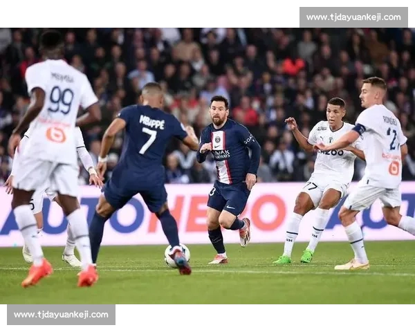 足球赛场风云再起精彩比分回顾各大联赛战况分析与未来走势预测 - 副本 足球赛场风云再起精彩比分回顾各大联赛战况分析与未来走势预测 - 副本