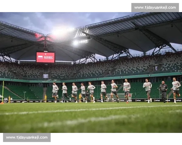 中国足球队备战世界杯预选赛，主教练透露新阵容和战术安排